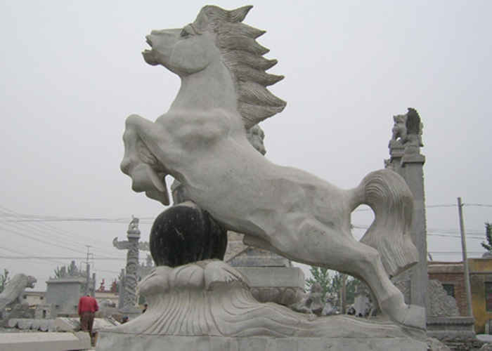 駿馬石雕